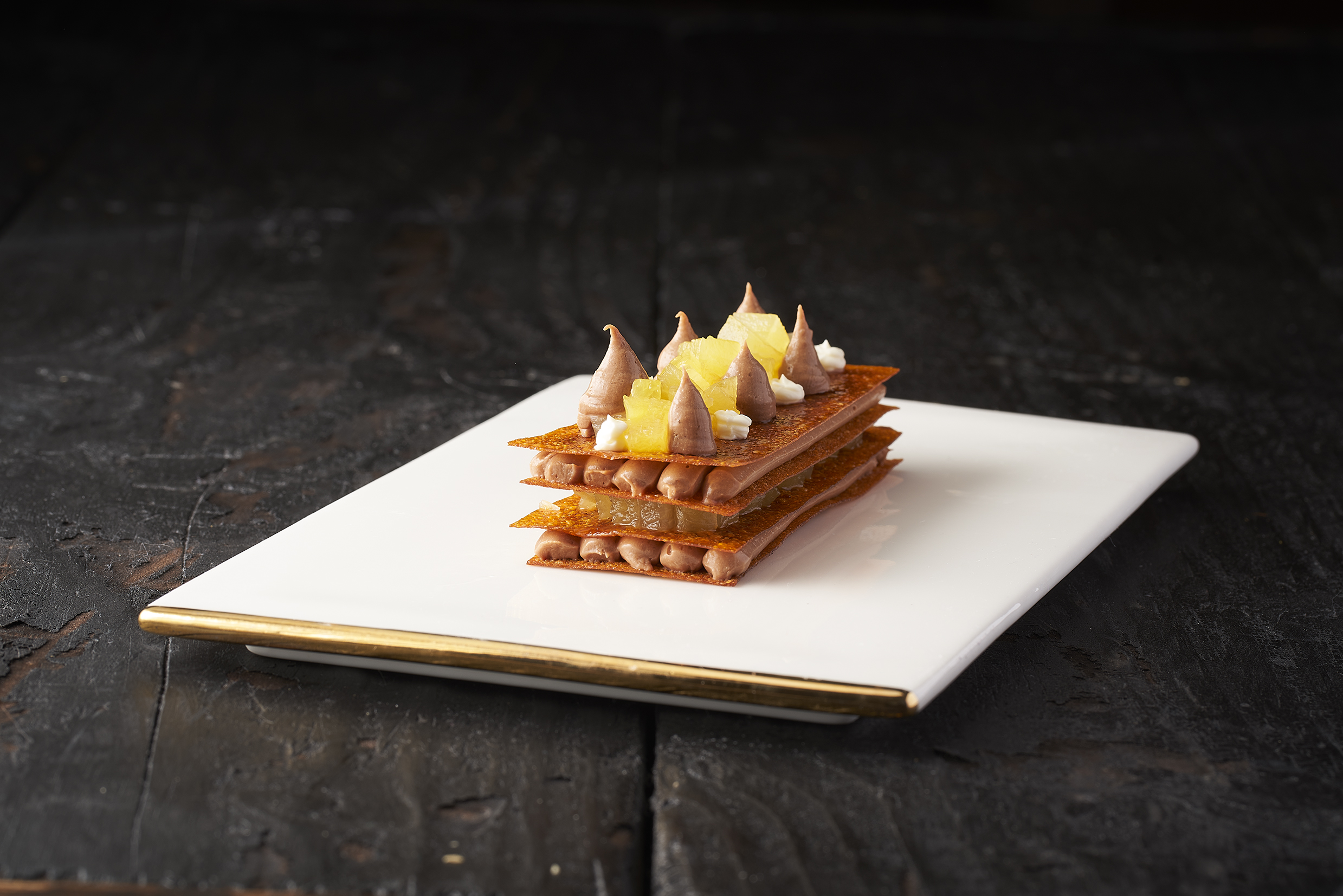 Millefeuille van sinaasappel, gananche en ananas